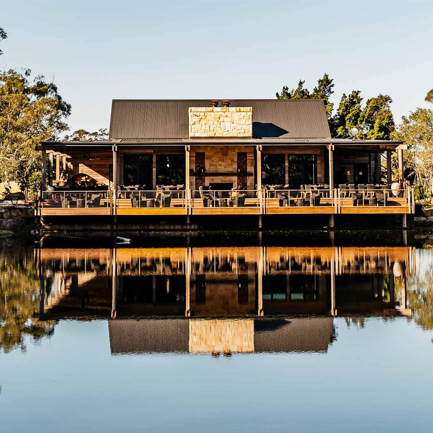Saddles restaurant overlooking the water at Mount White